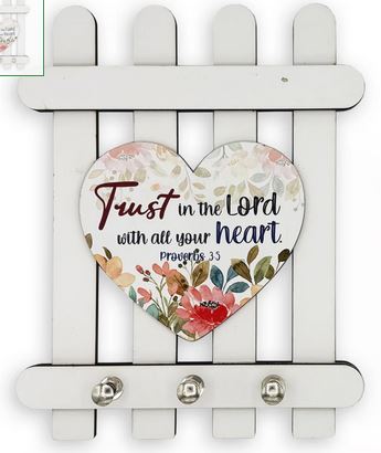 WOODEN KEY HOLDER TRUST IN THE LORD 